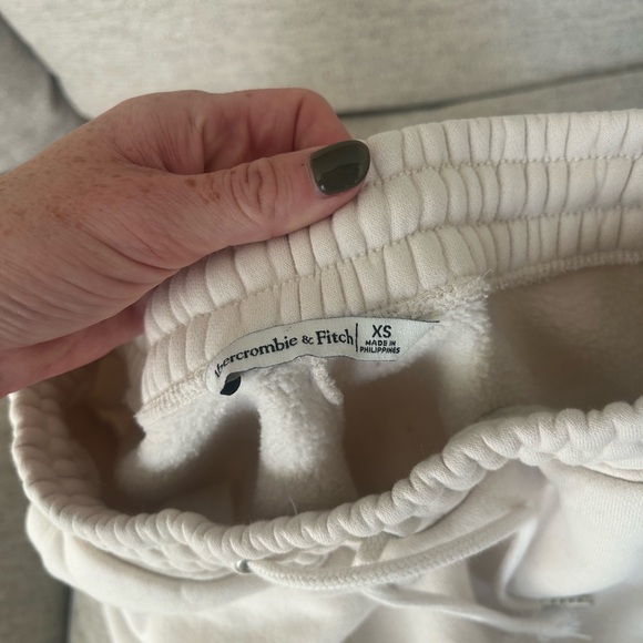 Abercrombie & Fitch Joggers - Picture 2 of 3